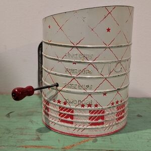 Vintage Victor 5 Cup Flour Sifter - Red And White - 50's Kitchen Decor